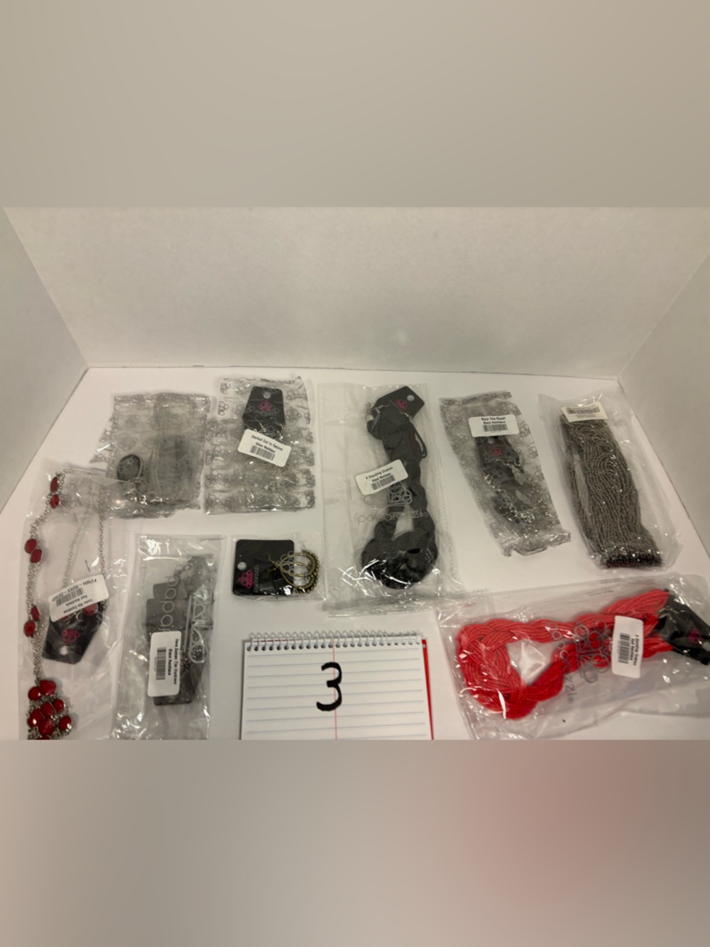Assorted paparazzi jewelry
Lot 3